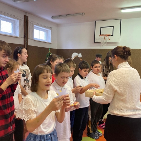 95ad3279-fe7d-423e-993f-bd82087b3e60